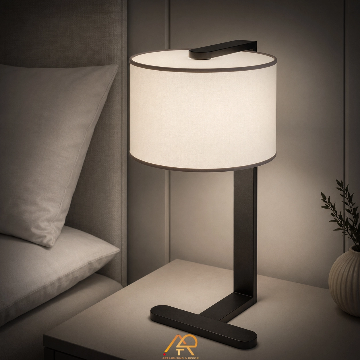 Đèn Bàn Hiện Đại Khung Hợp Kim Đen Cao Cấp ART-2107